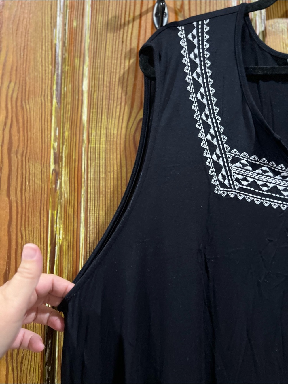 Kim Rogers Black Sleeveless Dress with White Embroidered Detail - Picture 4 of 9